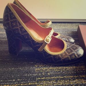 Chie Mihara Mary Jane shoes size 39.5 -fit like 39